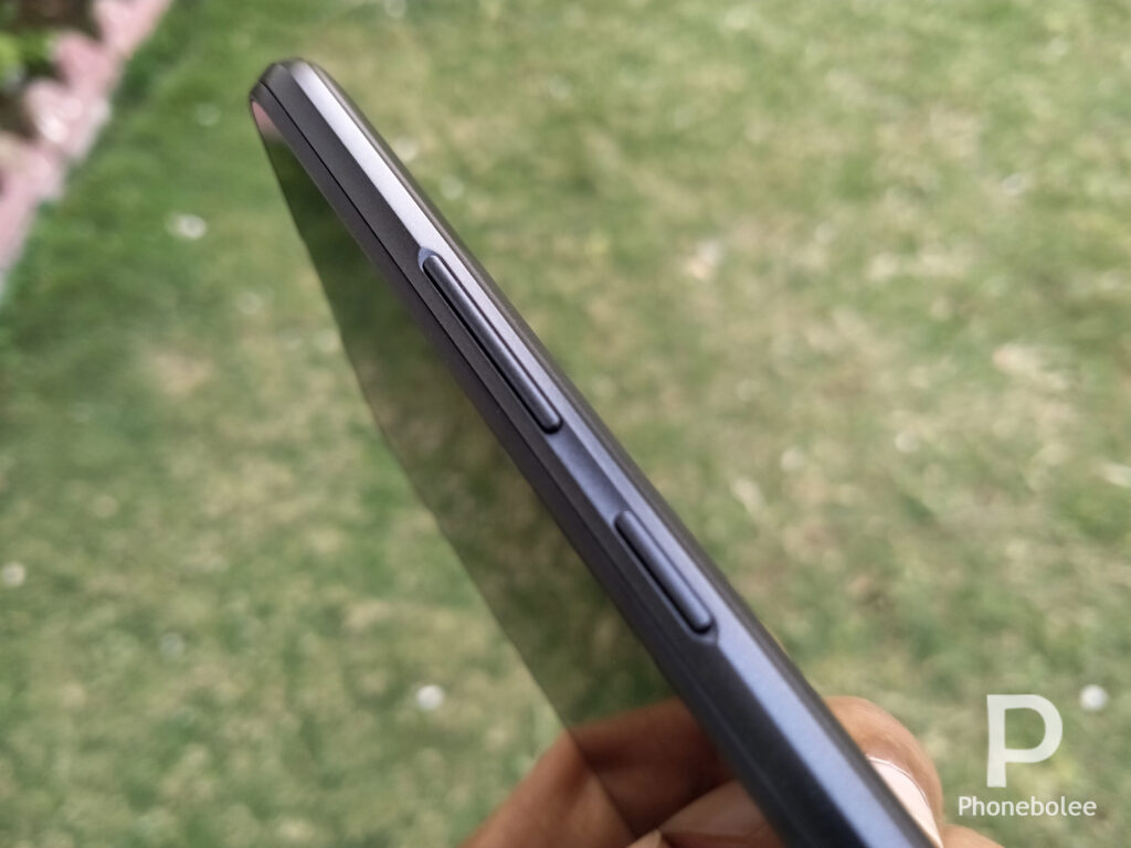 Realme C21 power and volume buttons